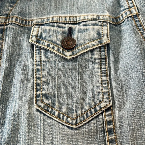 Levi’s Vintage Denim jacket.  Fits like a Medium.  No size tag - Picture 4 of 14